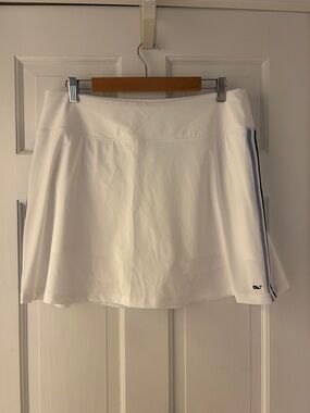NWT Vineyard Vines white performance skort with stripes